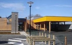 La commune de Saint-Médard-Sur-Ille dispose d’une école publique maternelle et élémentaire.